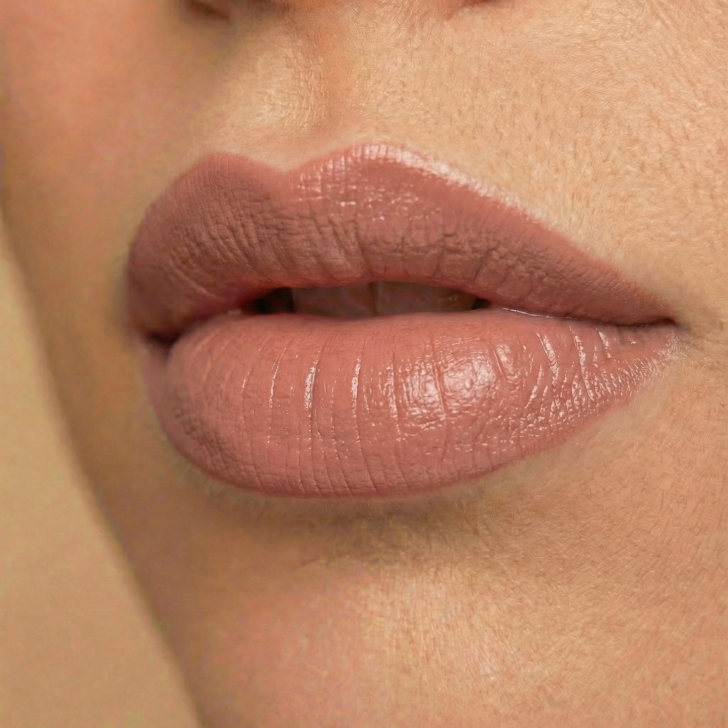 Mineral Lip Glazing Gloss