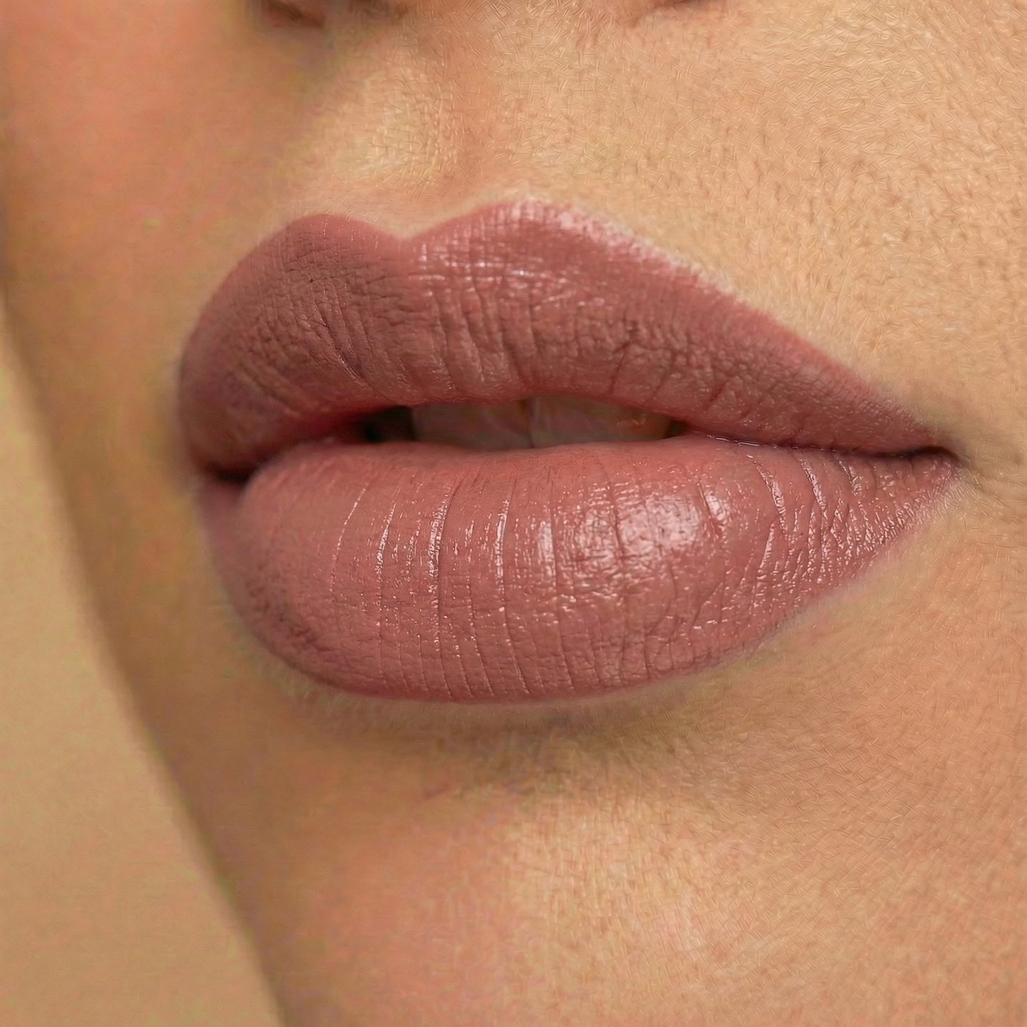 Mineral Lip Glazing Gloss