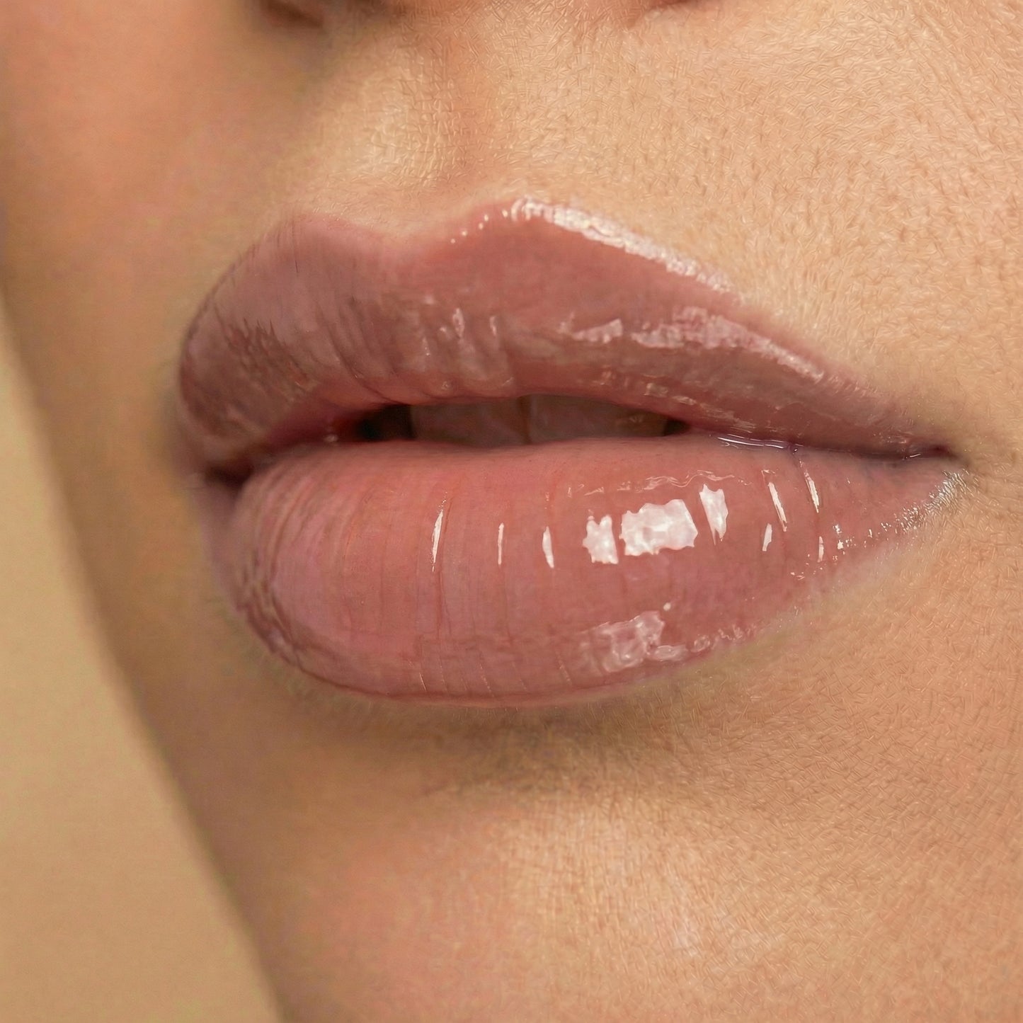 Mineral Lip Glazing Gloss